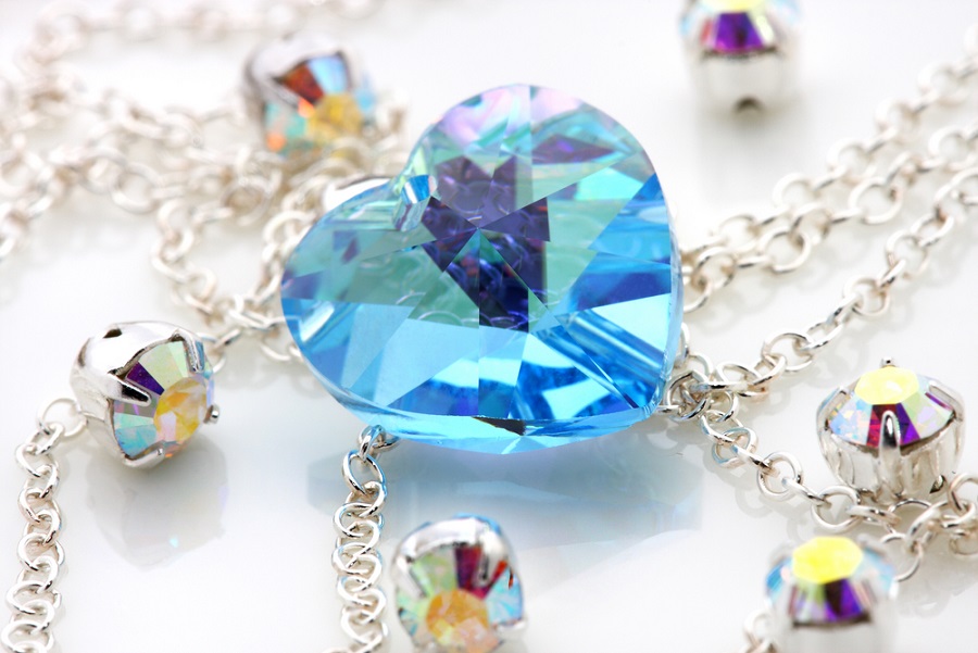Hogyan vigyázzon a Swarovski ékszerekre?